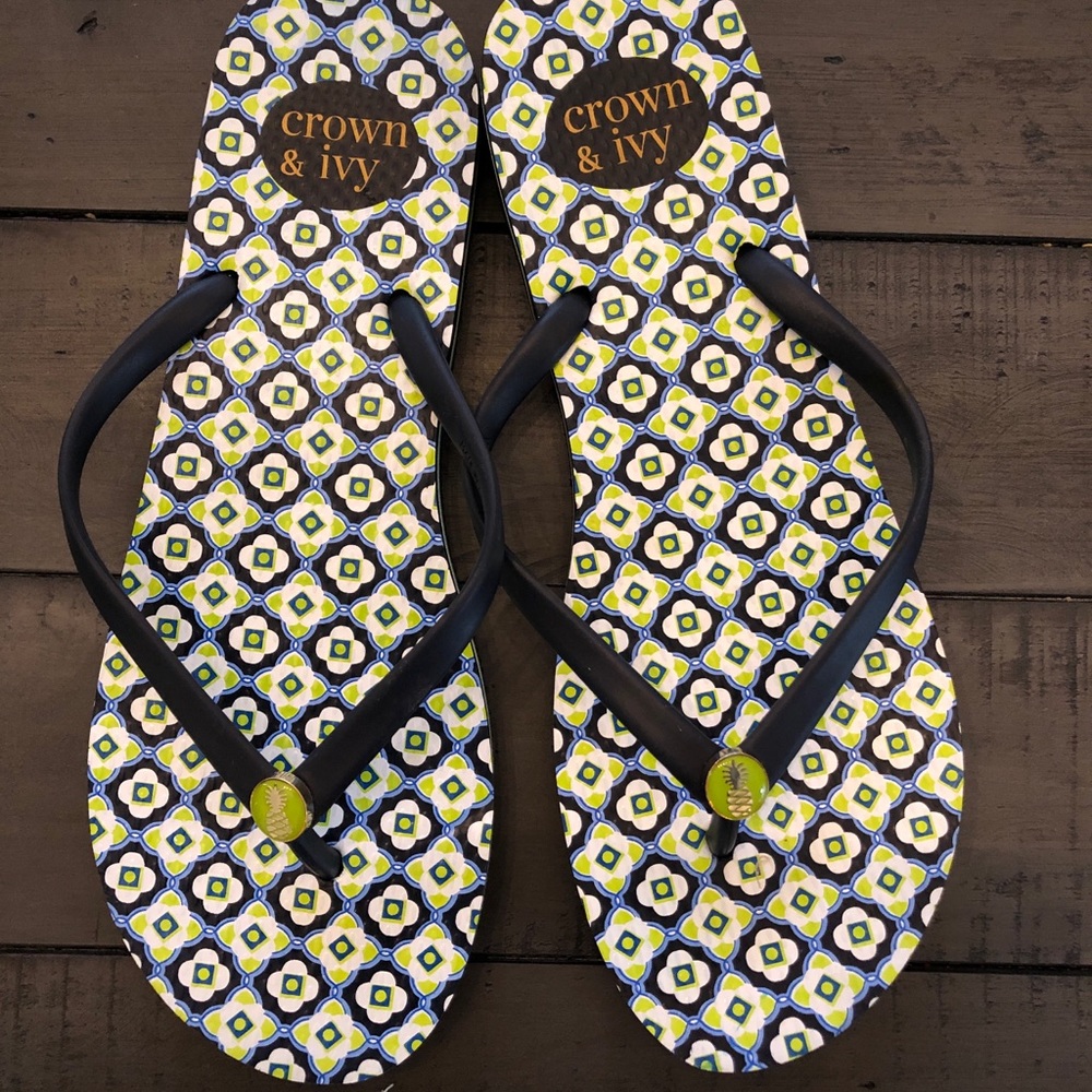 Crown & ivy flip flops - brand new
